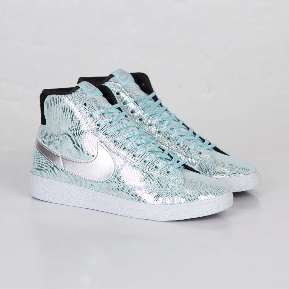 Rare! Disco Nike Blazers women's size 5.5, metallic silver/ minty fresh!